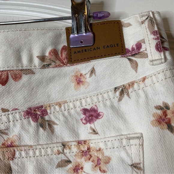 American Eagle Mom Denim Jean Shorts Cream Floral Size 4 - Picture 9 of 13